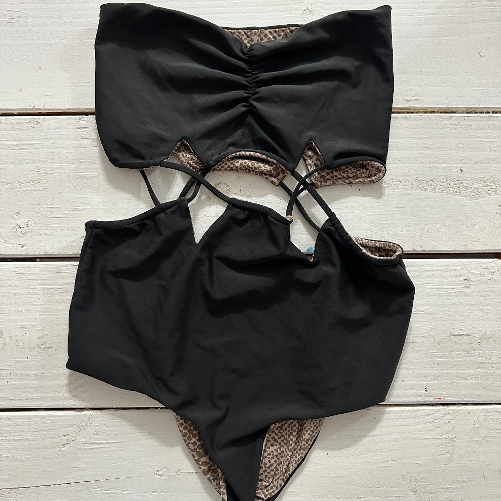 SOLD Acacia Swimwear Women’s Strapless Bikini